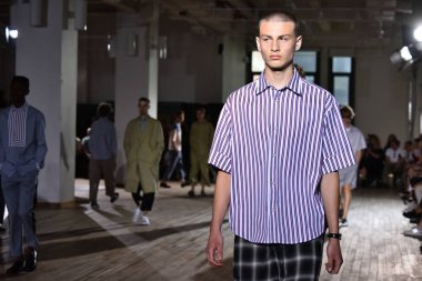  N. Hoolywood pist, Nyfw