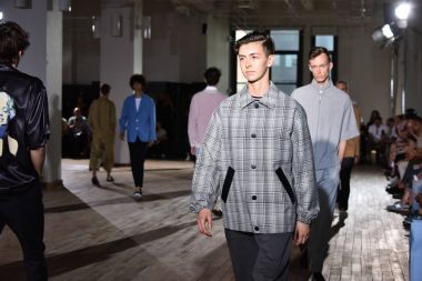  N. Hoolywood pist, Nyfw