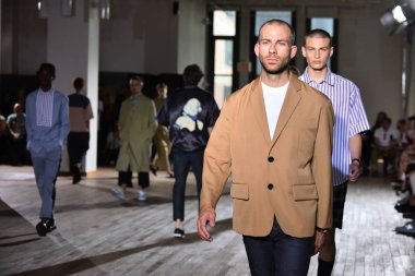  N. Hoolywood pist, Nyfw