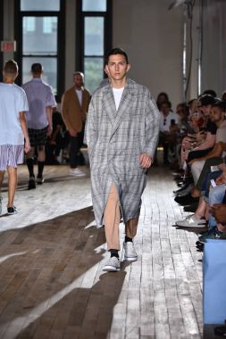  N. Hoolywood pist, Nyfw