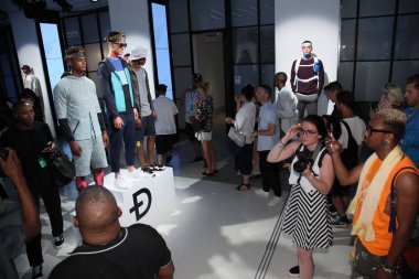 Dyne sunu sırasında Nyfw