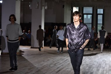  N. Hoolywood pist, Nyfw