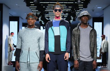 Dyne sunu sırasında Nyfw