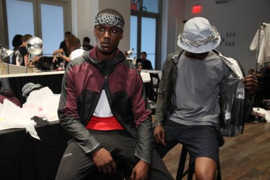 Dyne sunu sırasında Nyfw