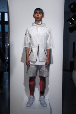 Dyne sunu sırasında Nyfw