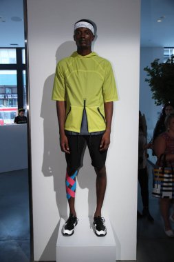 Dyne sunu sırasında Nyfw