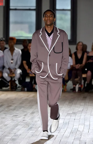 N. Hoolywood pist, Nyfw