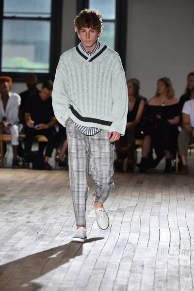 N. Hoolywood pist, Nyfw