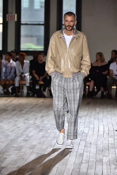 N. Hoolywood pist, Nyfw