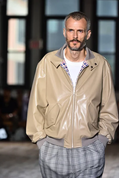 N. Hoolywood pist, Nyfw