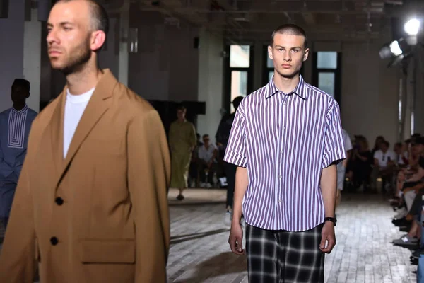  N. Hoolywood pist, Nyfw