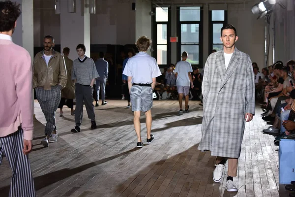  N. Hoolywood pist, Nyfw