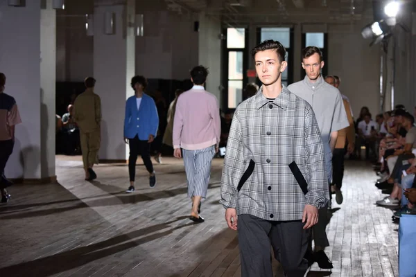  N. Hoolywood pist, Nyfw