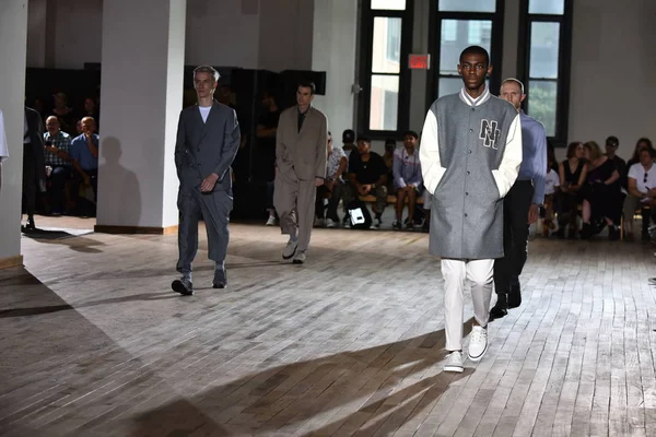  N. Hoolywood pist, Nyfw