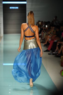 Üniversitesi Sanat ve tasarım moda defilesi