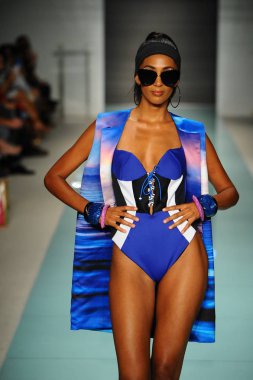 Üniversitesi Sanat ve tasarım moda defilesi