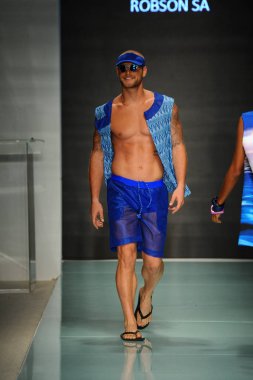 Üniversitesi Sanat ve tasarım moda defilesi