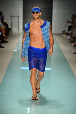 Üniversitesi Sanat ve tasarım moda defilesi