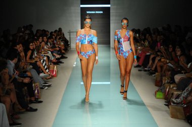 Üniversitesi Sanat ve tasarım moda defilesi