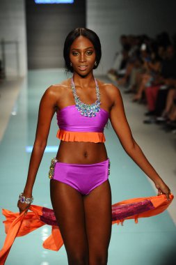 Üniversitesi Sanat ve tasarım moda defilesi