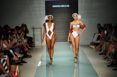 Üniversitesi Sanat ve tasarım moda defilesi