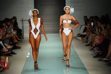 Üniversitesi Sanat ve tasarım moda defilesi