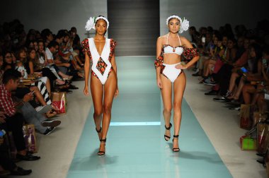 Üniversitesi Sanat ve tasarım moda defilesi