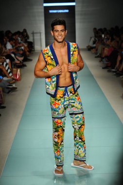 Üniversitesi Sanat ve tasarım moda defilesi