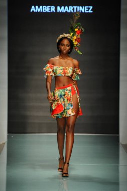 Üniversitesi Sanat ve tasarım moda defilesi