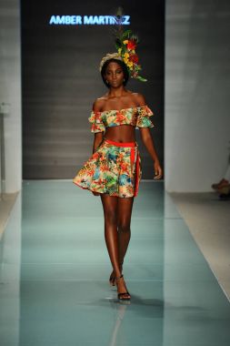 Üniversitesi Sanat ve tasarım moda defilesi