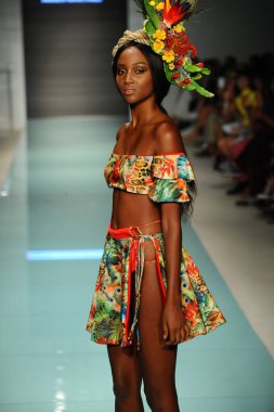 Üniversitesi Sanat ve tasarım moda defilesi