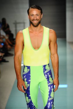 Üniversitesi Sanat ve tasarım moda defilesi