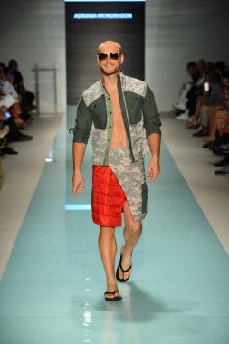 Üniversitesi Sanat ve tasarım moda defilesi