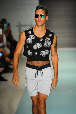 Üniversitesi Sanat ve tasarım moda defilesi