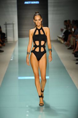 Üniversitesi Sanat ve tasarım moda defilesi