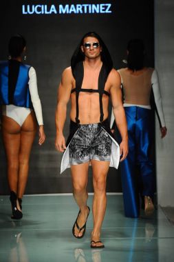 Üniversitesi Sanat ve tasarım moda defilesi