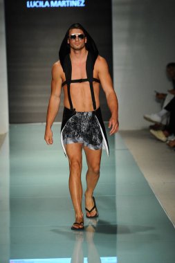 Üniversitesi Sanat ve tasarım moda defilesi