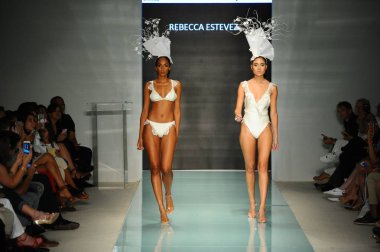 Üniversitesi Sanat ve tasarım moda defilesi