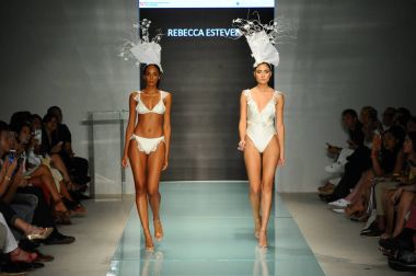 Üniversitesi Sanat ve tasarım moda defilesi