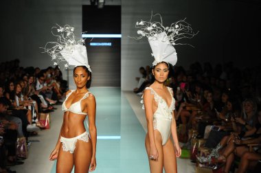 Üniversitesi Sanat ve tasarım moda defilesi