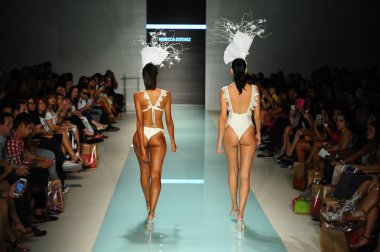 Üniversitesi Sanat ve tasarım moda defilesi