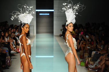 Üniversitesi Sanat ve tasarım moda defilesi