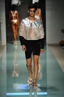 Üniversitesi Sanat ve tasarım moda defilesi