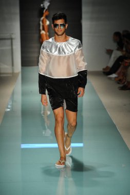 Üniversitesi Sanat ve tasarım moda defilesi