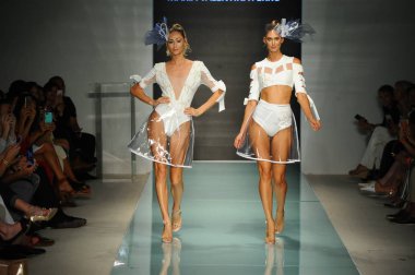 Üniversitesi Sanat ve tasarım moda defilesi