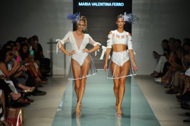 Üniversitesi Sanat ve tasarım moda defilesi