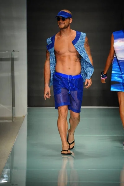 Universidade de Artes e Design Fashion Show — Fotografia de Stock