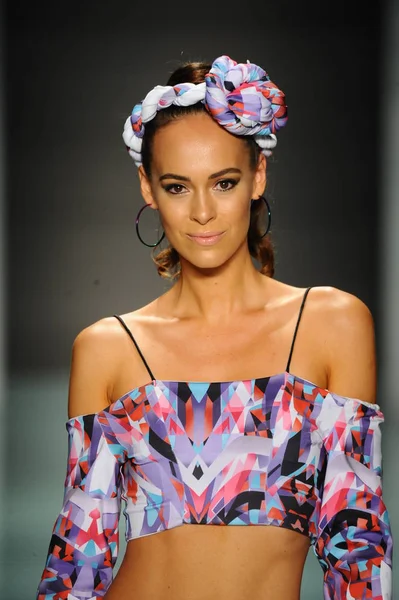 Üniversitesi Sanat ve tasarım moda defilesi