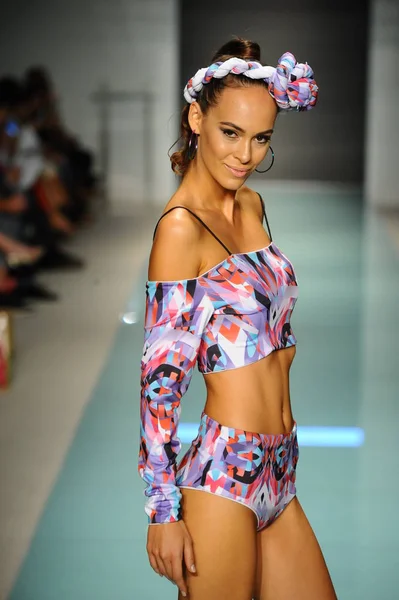 Üniversitesi Sanat ve tasarım moda defilesi