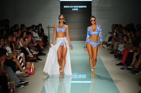 Üniversitesi Sanat ve tasarım moda defilesi